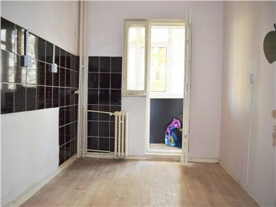 Vanzare apartament 2 camere, decomandat, zona 9 mai, Ploiesti