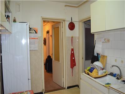 Vanzare apartament 3 camere, 72 mp utili, zona Vest, Ploiesti