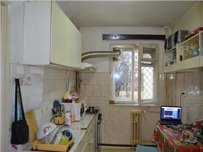 Vanzare apartament 3 camere, 72 mp utili, zona Vest, Ploiesti