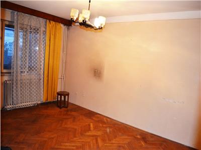 Vanzare apartament 3 camere, decomandat, zona Bd. Republicii, Ploiesti