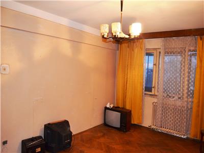 Vanzare apartament 3 camere, decomandat, zona Bd. Republicii, Ploiesti