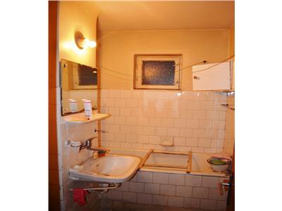 Vanzare apartament 3 camere, decomandat, zona Bd. Republicii, Ploiesti