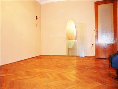 Vanzare apartament 3 camere, decomandat, zona Bd. Republicii, Ploiesti