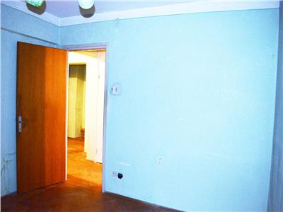 Vanzare apartament 3 camere, decomandat, zona Bd. Republicii, Ploiesti