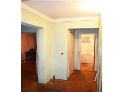 Vanzare apartament 3 camere, decomandat, zona Bd. Republicii, Ploiesti