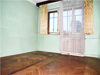 Vanzare apartament 3 camere, decomandat, zona Bd. Republicii, Ploiesti