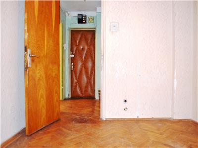 Vanzare apartament 3 camere, decomandat, zona Bd. Republicii, Ploiesti