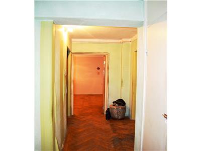 Vanzare apartament 3 camere, decomandat, zona Bd. Republicii, Ploiesti