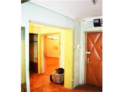 Vanzare apartament 3 camere, decomandat, zona Bd. Republicii, Ploiesti