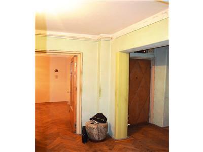 Vanzare apartament 3 camere, decomandat, zona Bd. Republicii, Ploiesti