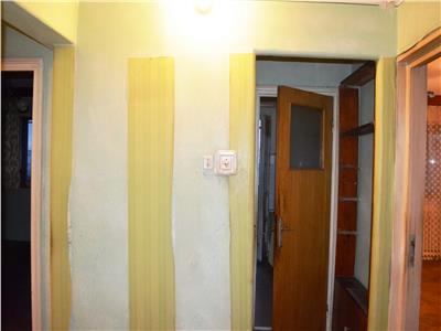 Vanzare apartament 3 camere, decomandat, zona Bd. Republicii, Ploiesti