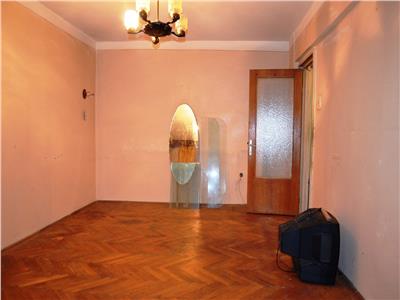 Vanzare apartament 3 camere, decomandat, zona Bd. Republicii, Ploiesti