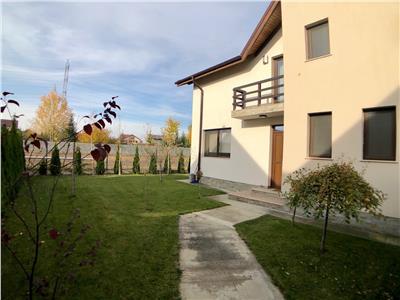 Vila de lux, 4 camere, curte proprie, zona Albert, Ploiesti